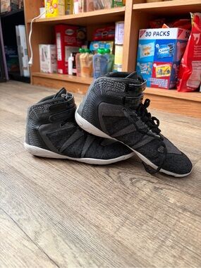 Nfinity Titan Onyx Cheerleading Shoes in Black and Gray